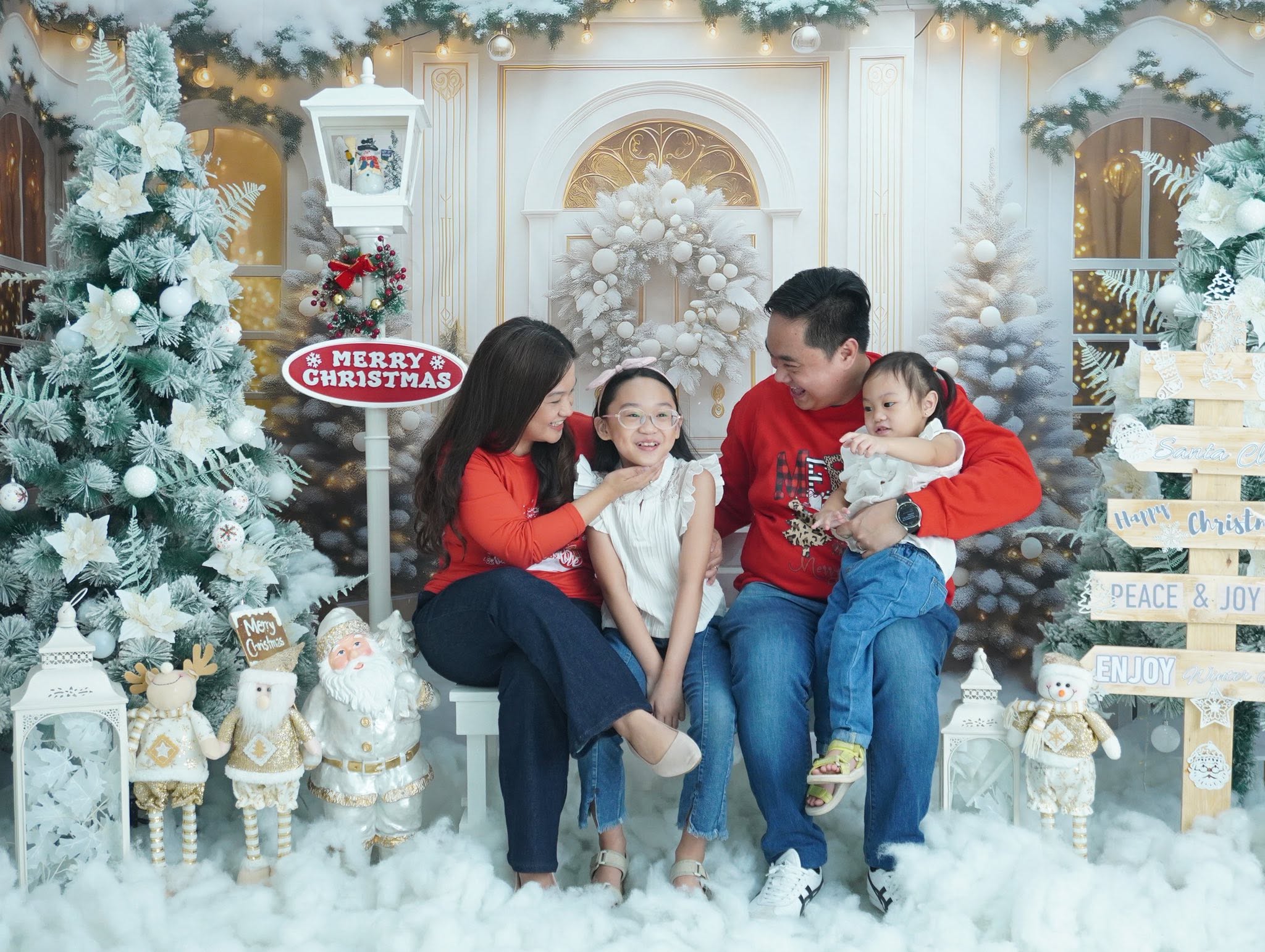 11 Christmas Family Photo Sessions in Metro Manila to Book for 2026